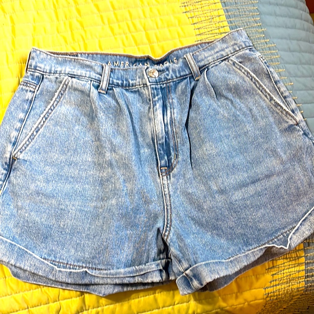 Pleated Denim shorts
